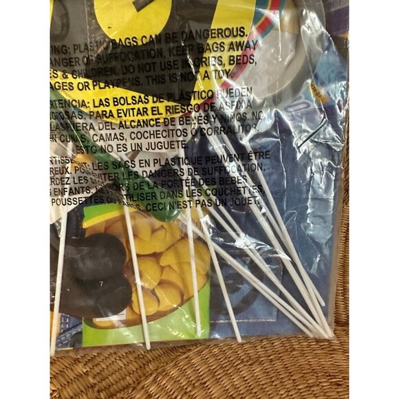 Despicable Me Minions Prop & Backdrop - Picture 7 of 7